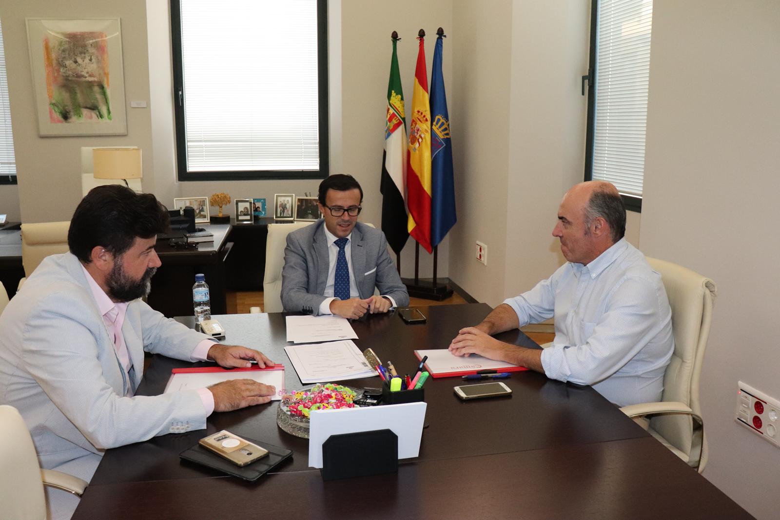 Encuentro con el presidente de la Diputación Provincial de Badajoz