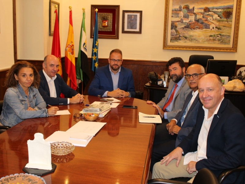 La Cámara se reúne con el Ayuntamiento de Mérida para abordar la próxima  apertura de la nueva delegación cameral en esta ciudad