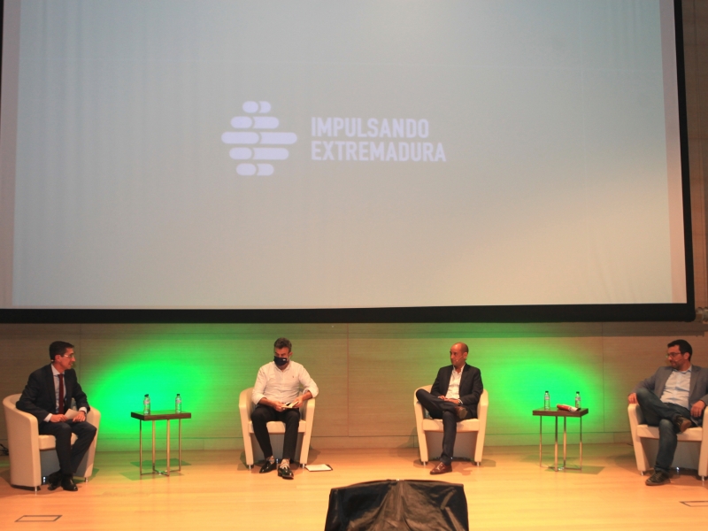 Tres ejemplos extremeños de crecimiento empresarial protagonizaron ayer la jornada desarrollada por la Cámara e Ibercaja