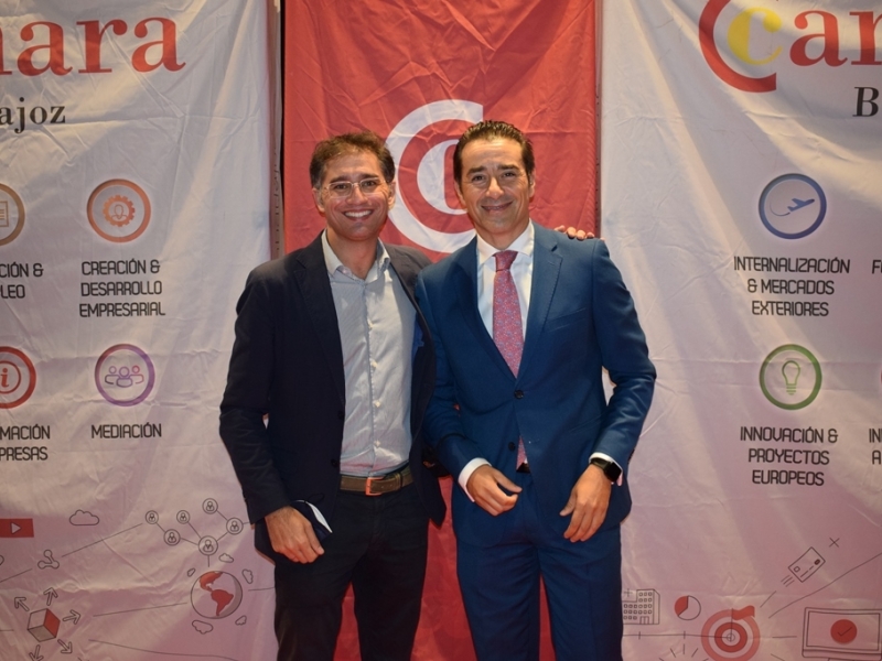 Celebrado un nuevo encuentro Afterwork de Club Cámara Badajoz