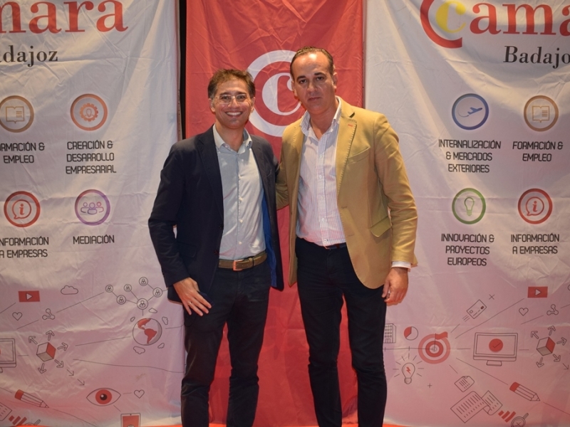 Celebrado un nuevo encuentro Afterwork de Club Cámara Badajoz