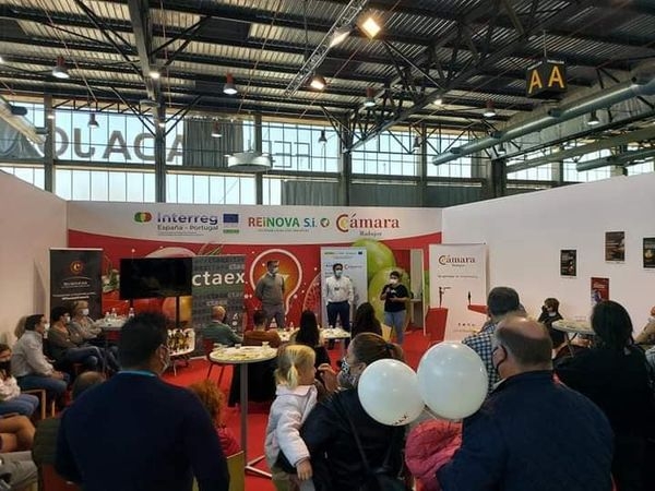 Interesantes expositores y actividades en el stand de FEHISPOR de la Cámara