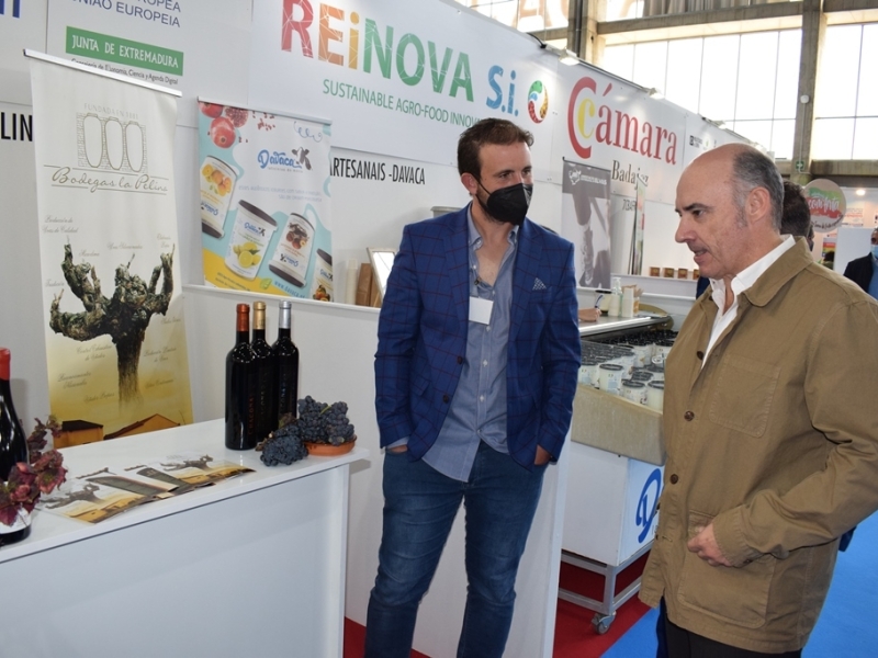 Interesantes expositores y actividades en el stand de FEHISPOR de la Cámara