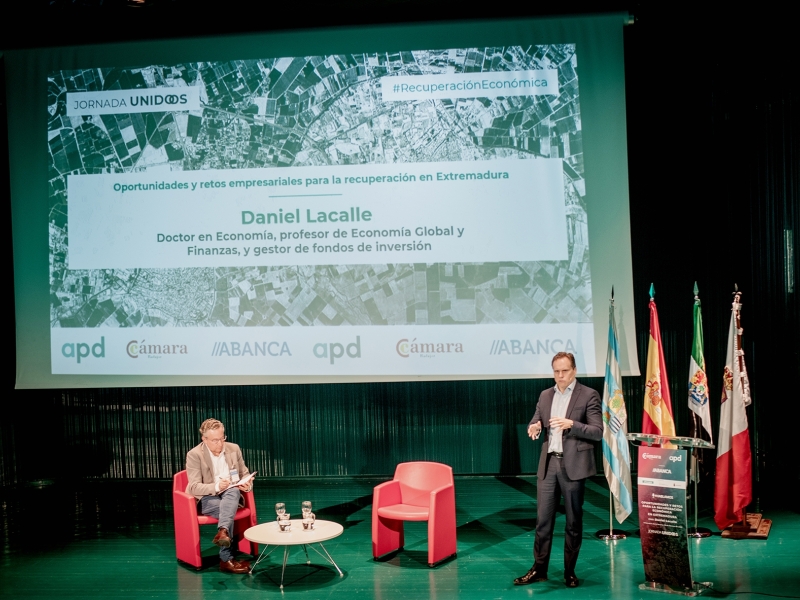 Daniel Lacalle analiza las oportunidades y retos para la recuperación de Extremadura en el nuevo encuentro HABLAMOS de Cámara Badajoz