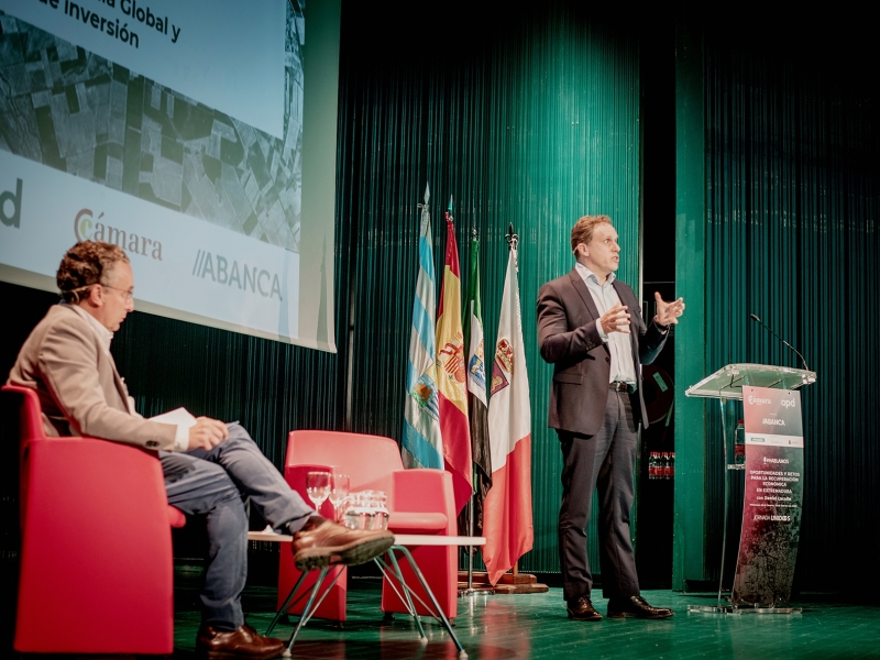 Daniel Lacalle analiza las oportunidades y retos para la recuperación de Extremadura en el nuevo encuentro HABLAMOS de Cámara Badajoz