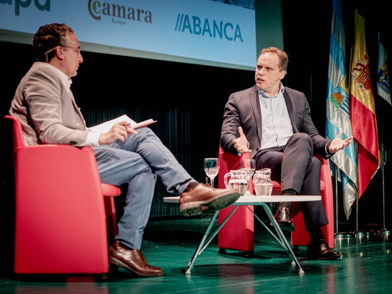 Daniel Lacalle analiza las oportunidades y retos para la recuperación de Extremadura en el nuevo encuentro HABLAMOS de Cámara Badajoz