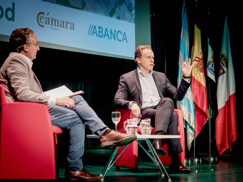 Daniel Lacalle analiza las oportunidades y retos para la recuperación de Extremadura en el nuevo encuentro HABLAMOS de Cámara Badajoz