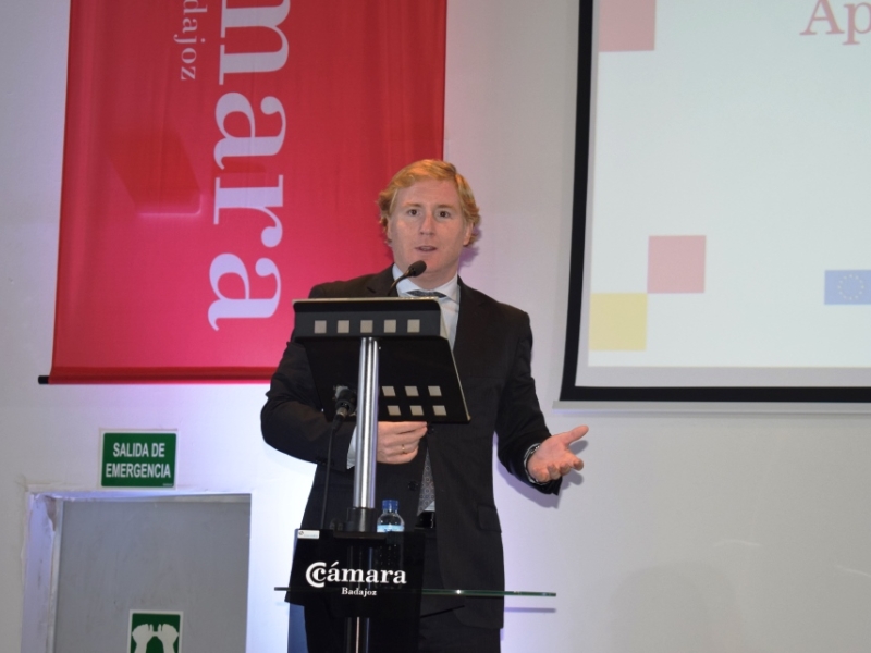 Romay, la Cámara de Comercio de Badajoz y 65YMÁS, unidos  en la campaña ‘Aprender de la Experiencia’