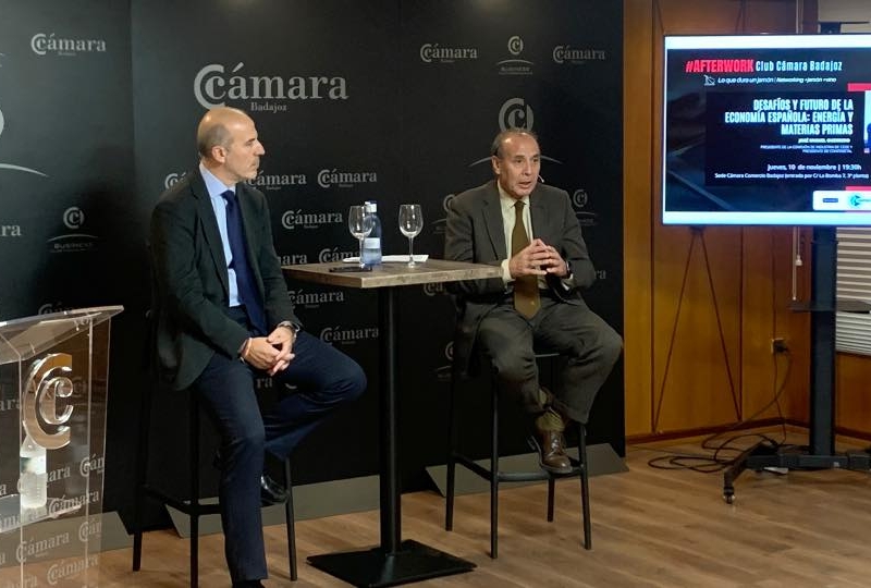 Desarrollado con éxito el AFTERWORK  de Club Cámara Badajoz DESAFÍOS Y RETOS DE LA ECONOMÍA ESPAÑOLA: ENERGÍA Y MATERIAS PRIMAS