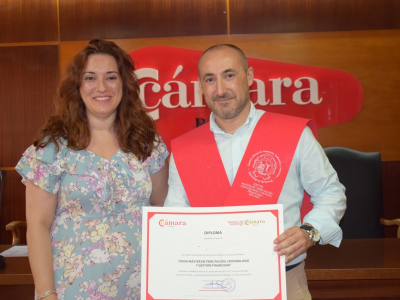 Graduación de los alumnos del XXVIII Máster de Tributación, Contabilidad y Gestión Financiera y de la V Promoción del Grado en Derecho 