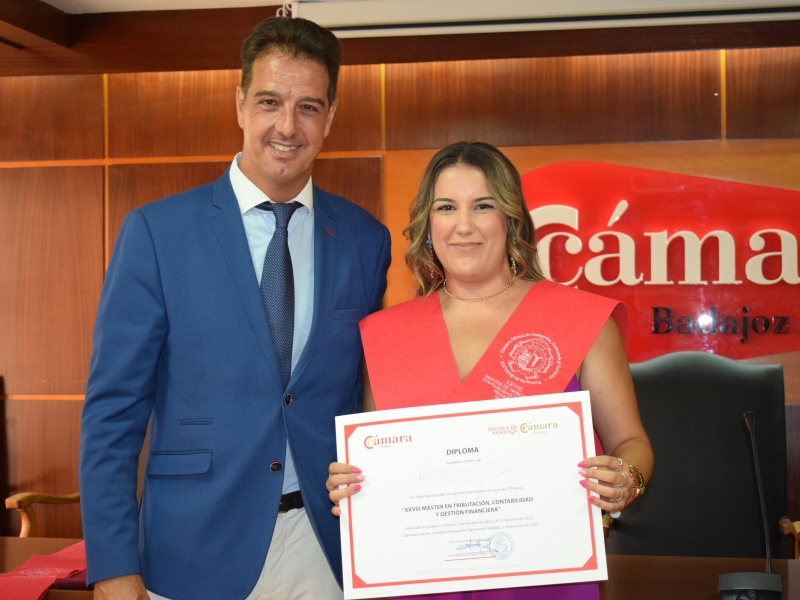 Graduación de los alumnos del XXVIII Máster de Tributación, Contabilidad y Gestión Financiera y de la V Promoción del Grado en Derecho 