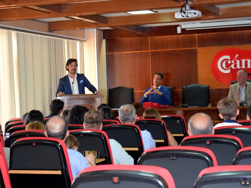 Graduación de los alumnos del XXVIII Máster de Tributación, Contabilidad y Gestión Financiera y de la V Promoción del Grado en Derecho 