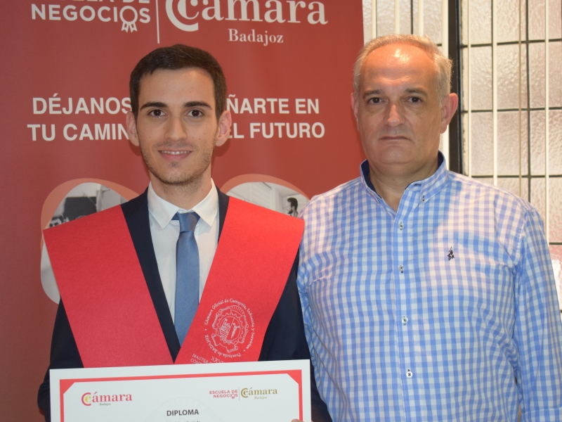 Graduación de los alumnos del XXVIII Máster de Tributación, Contabilidad y Gestión Financiera y de la V Promoción del Grado en Derecho 