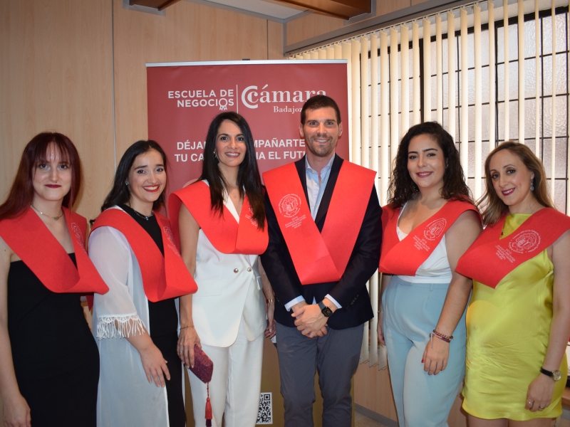 Graduación de los alumnos del XXVIII Máster de Tributación, Contabilidad y Gestión Financiera y de la V Promoción del Grado en Derecho 