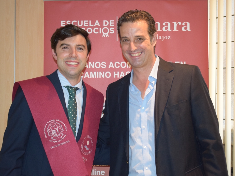 Graduación de los alumnos del XXVIII Máster de Tributación, Contabilidad y Gestión Financiera y de la V Promoción del Grado en Derecho 