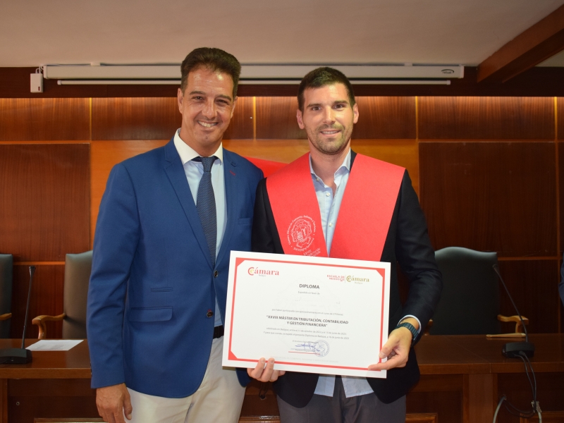 Graduación de los alumnos del XXVIII Máster de Tributación, Contabilidad y Gestión Financiera y de la V Promoción del Grado en Derecho 