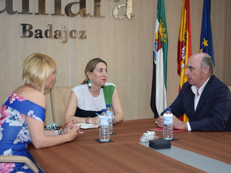 Importante encuentro entre  la presidenta del PP de Extremadura y el presidente de la Cámara