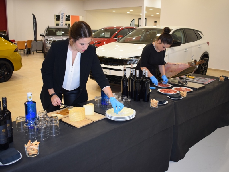 Se celebra un nuevo encuentro empresarial Afterwork de Club Cámara Badajoz en Rojas Automoción