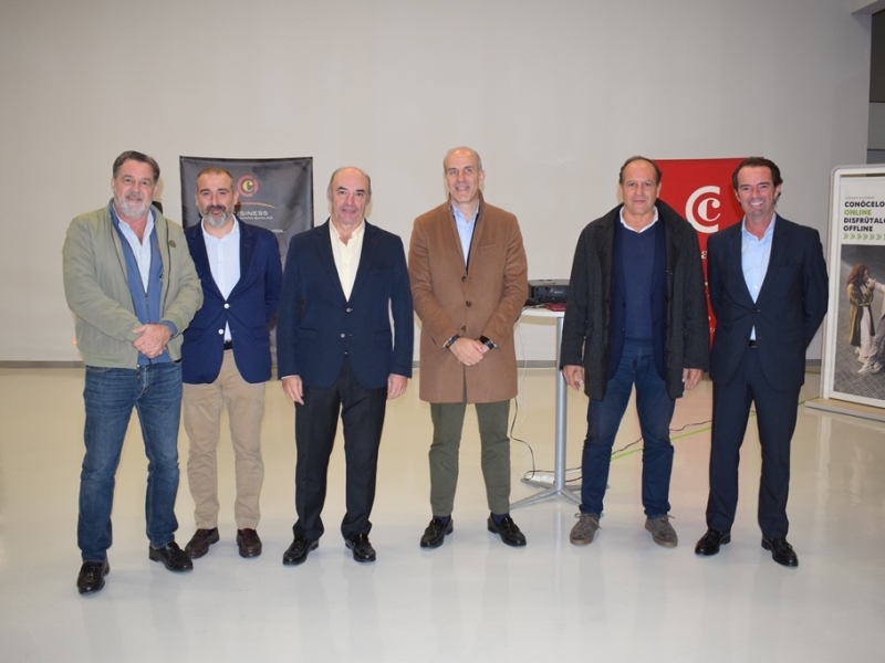 Se celebra un nuevo encuentro empresarial Afterwork de Club Cámara Badajoz en Rojas Automoción