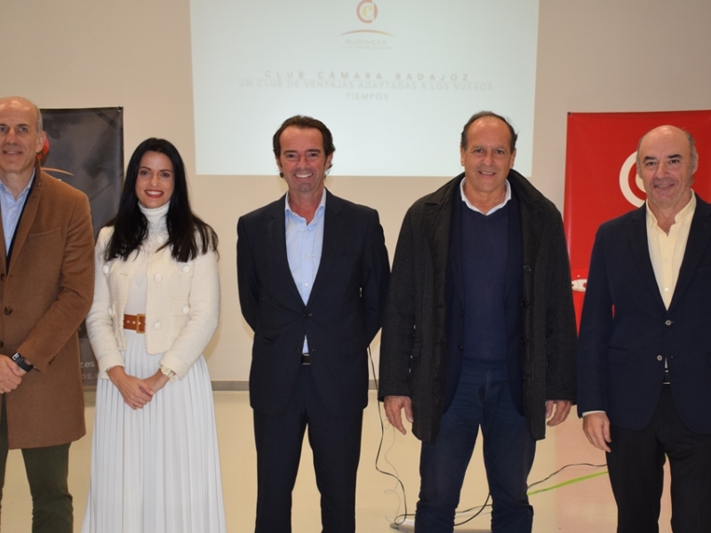 Se celebra un nuevo encuentro empresarial Afterwork de Club Cámara Badajoz en Rojas Automoción