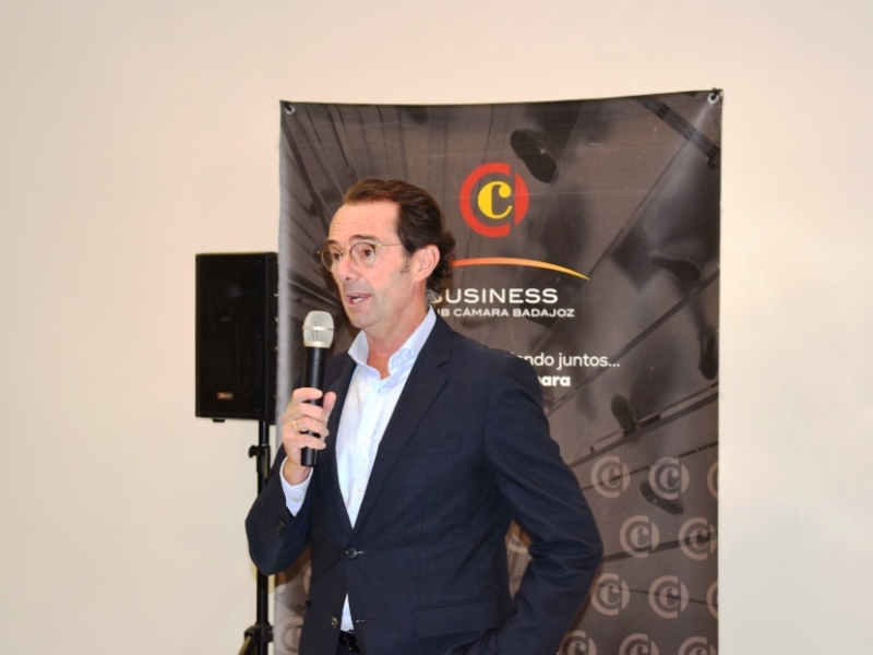 Se celebra un nuevo encuentro empresarial Afterwork de Club Cámara Badajoz en Rojas Automoción