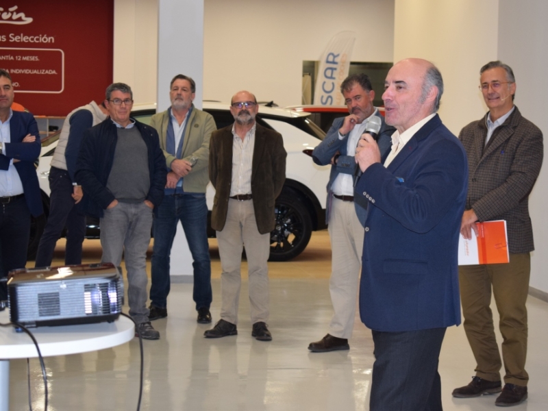 Se celebra un nuevo encuentro empresarial Afterwork de Club Cámara Badajoz en Rojas Automoción