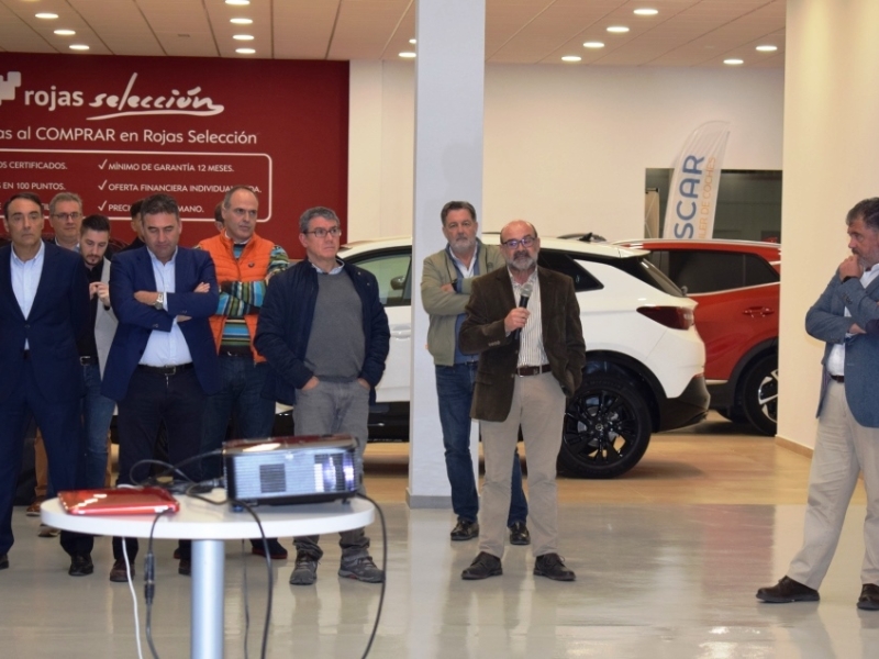 Se celebra un nuevo encuentro empresarial Afterwork de Club Cámara Badajoz en Rojas Automoción