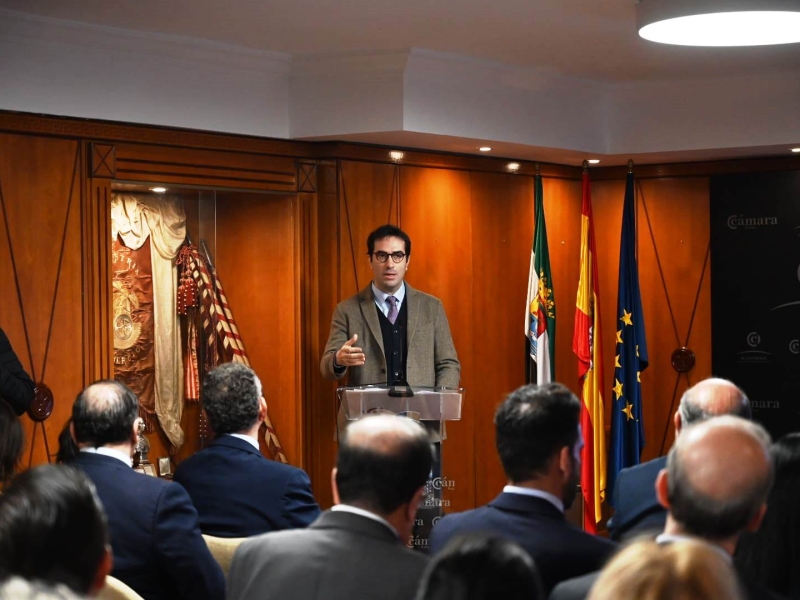 La Cámara de Badajoz acoge el primer encuentro institucional del ministro de Economía con empresarios