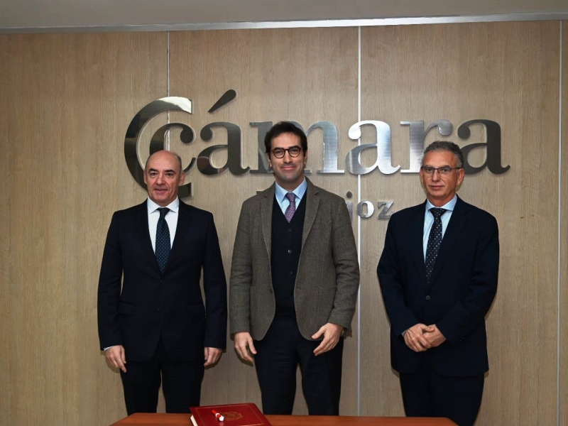 La Cámara de Badajoz acoge el primer encuentro institucional del ministro de Economía con empresarios