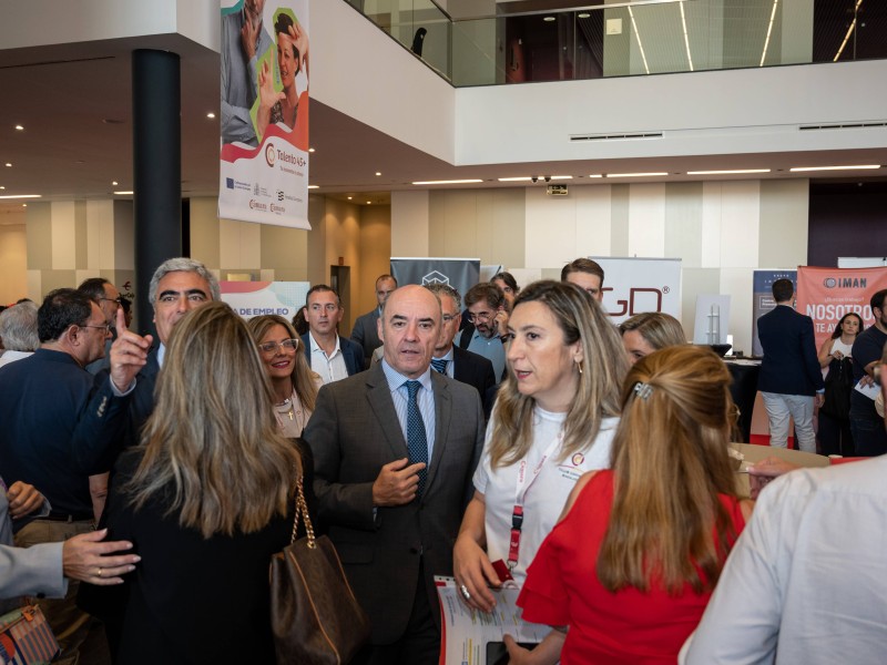 Más de 600 personas en la I Feria de Empleo para mayores de 45 años que celebra la Cámara de Comercio de Badajoz