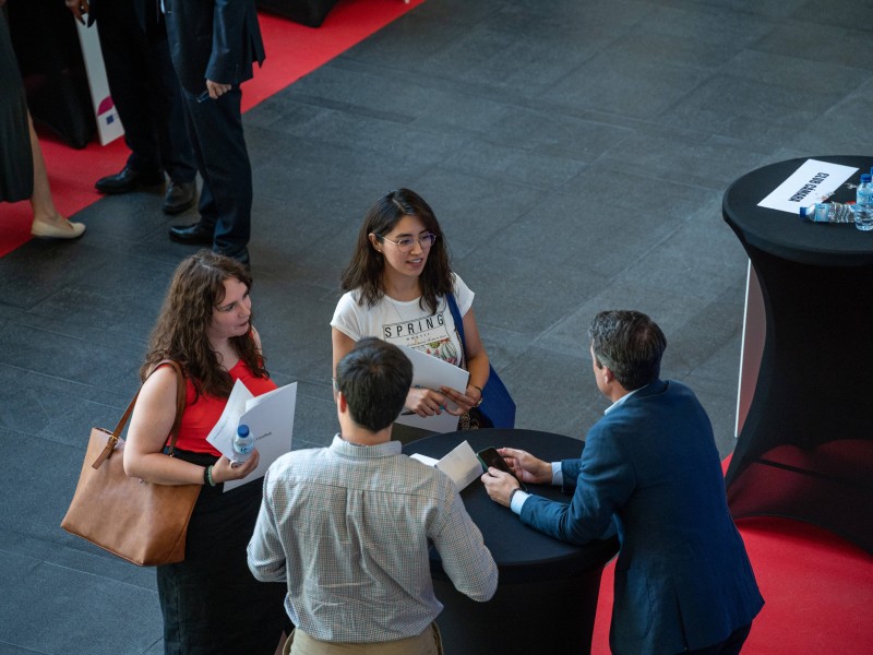 Más de 600 personas en la I Feria de Empleo para mayores de 45 años que celebra la Cámara de Comercio de Badajoz