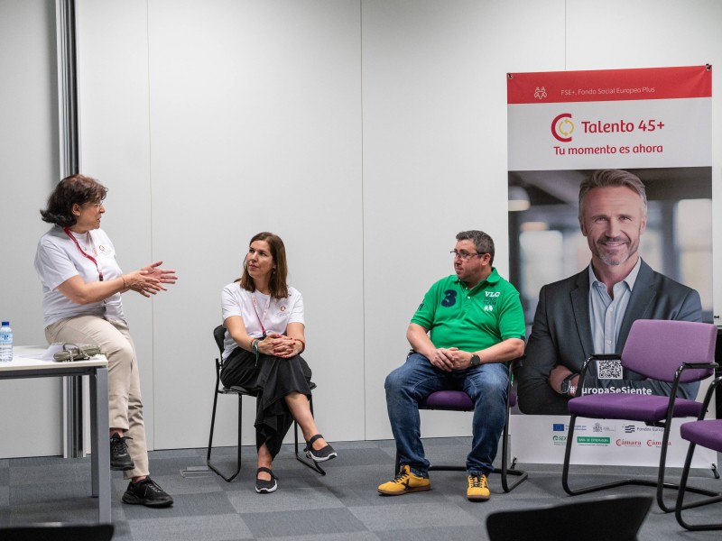 Más de 600 personas en la I Feria de Empleo para mayores de 45 años que celebra la Cámara de Comercio de Badajoz