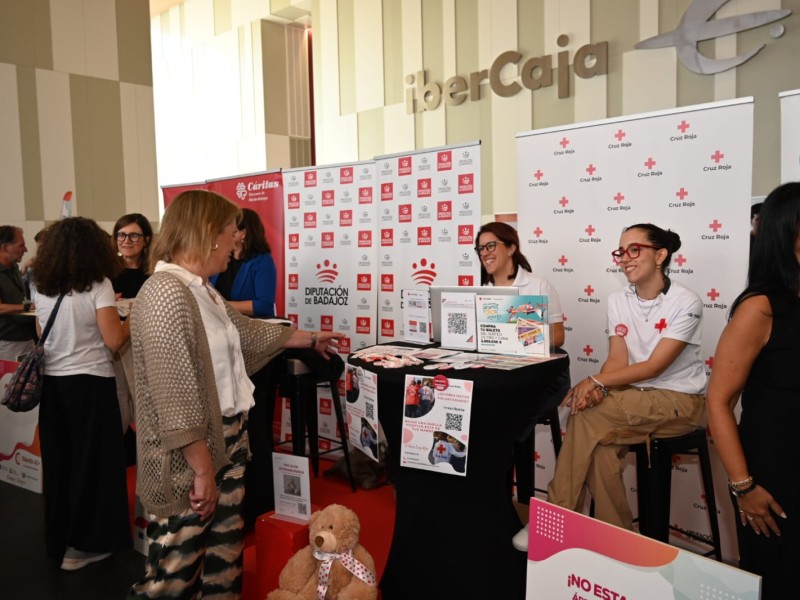 Más de 600 personas en la I Feria de Empleo para mayores de 45 años que celebra la Cámara de Comercio de Badajoz