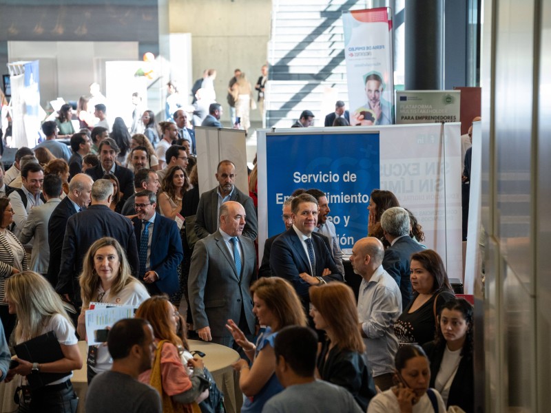 Más de 600 personas en la I Feria de Empleo para mayores de 45 años que celebra la Cámara de Comercio de Badajoz