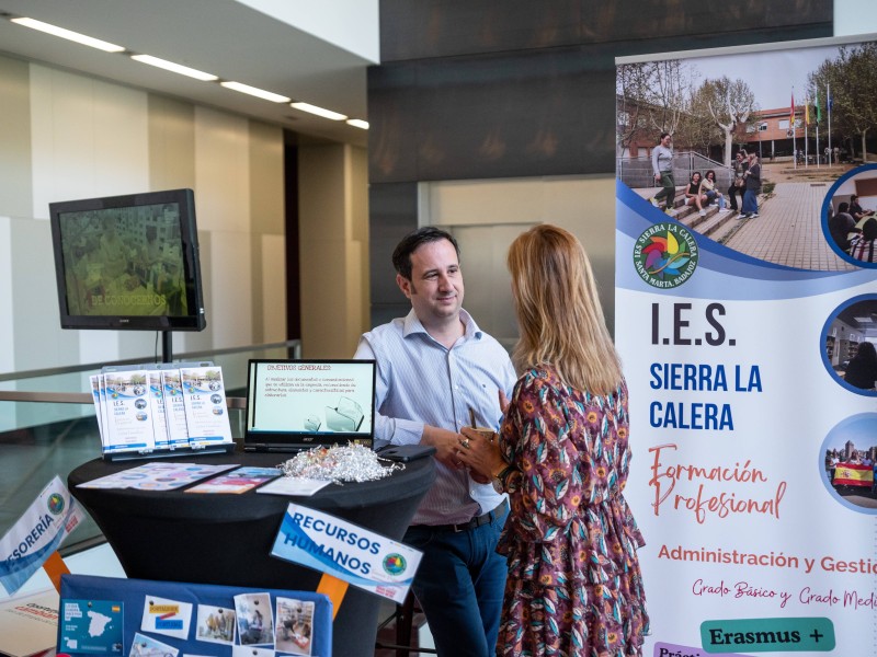 Más de 600 personas en la I Feria de Empleo para mayores de 45 años que celebra la Cámara de Comercio de Badajoz