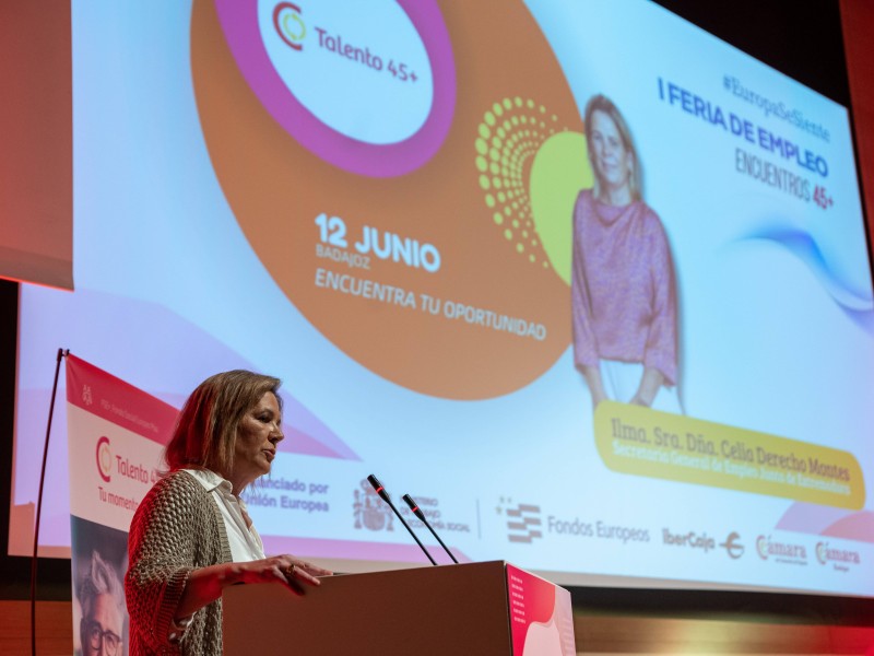 Más de 600 personas en la I Feria de Empleo para mayores de 45 años que celebra la Cámara de Comercio de Badajoz