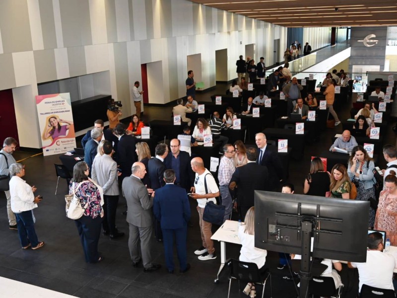 Más de 600 personas en la I Feria de Empleo para mayores de 45 años que celebra la Cámara de Comercio de Badajoz