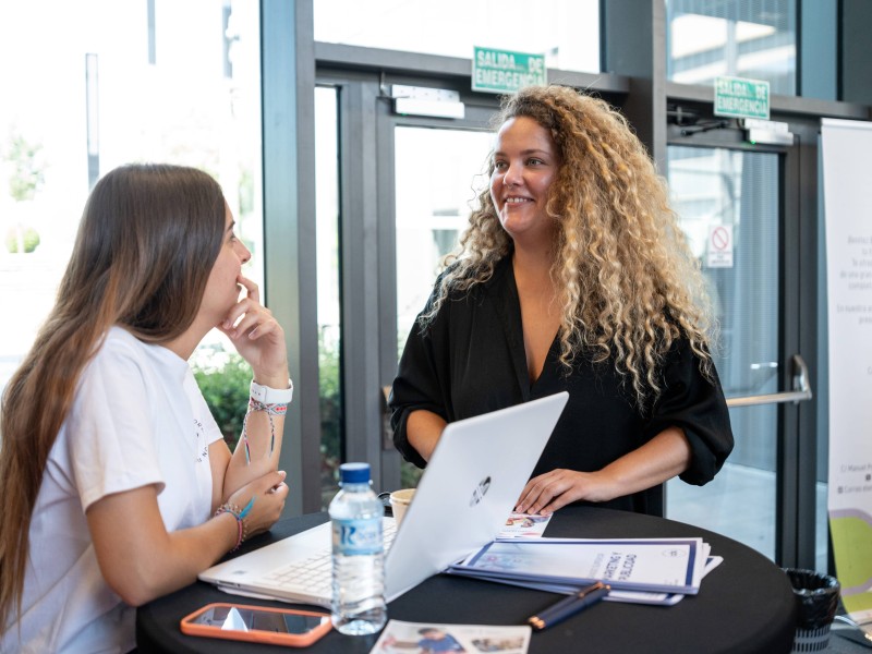 Más de 600 personas en la I Feria de Empleo para mayores de 45 años que celebra la Cámara de Comercio de Badajoz