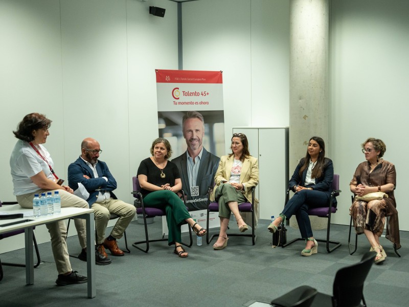 Más de 600 personas en la I Feria de Empleo para mayores de 45 años que celebra la Cámara de Comercio de Badajoz