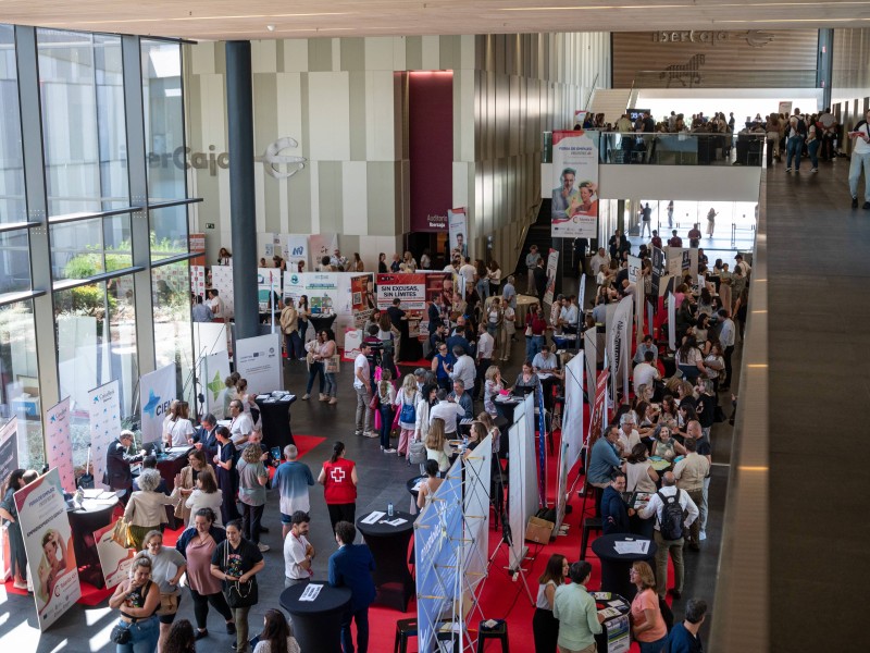 Más de 600 personas en la I Feria de Empleo para mayores de 45 años que celebra la Cámara de Comercio de Badajoz