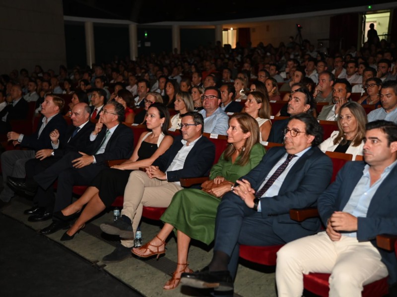 Mario Alonso Puig da las claves sobre la mentalidad de los número uno en el nuevo encuentro empresarial HABLAMOS de la Cámara de Badajoz