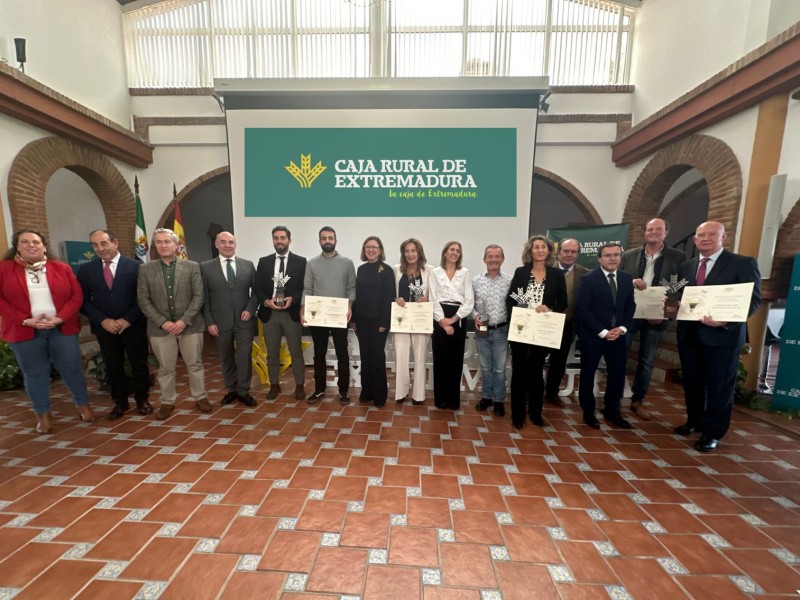 Caja Rural de Extremadura reconoce a 5 empresas y directivos en la primera edición de los Premios Espiga Innovación y Sostenibilidad